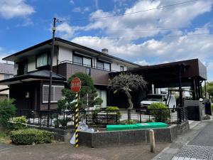 厚木市外壁塗装　超高耐侯塗料で2色に塗り分け