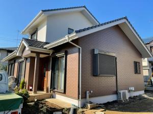 厚木市外壁塗装　ダブルトーンで既存イメージを活かして塗装。